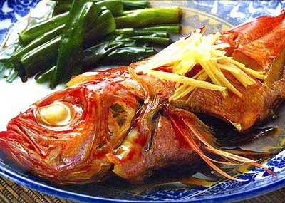 Cá hồng hấp xì dầu là món ăn truyền thống được yêu thích
