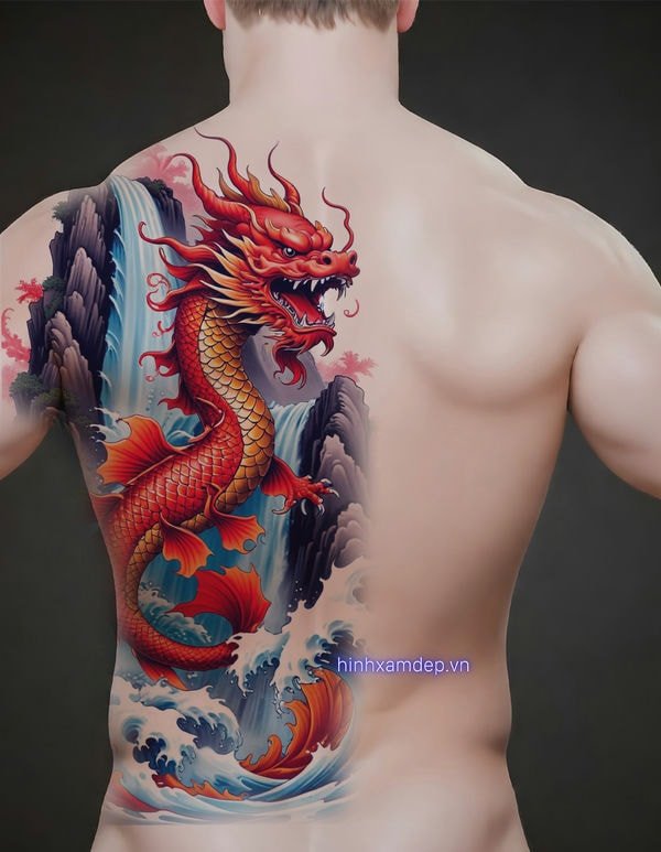 Hình xăm cá chép với tông màu đen và đỏ đậm nét nghệ thuật