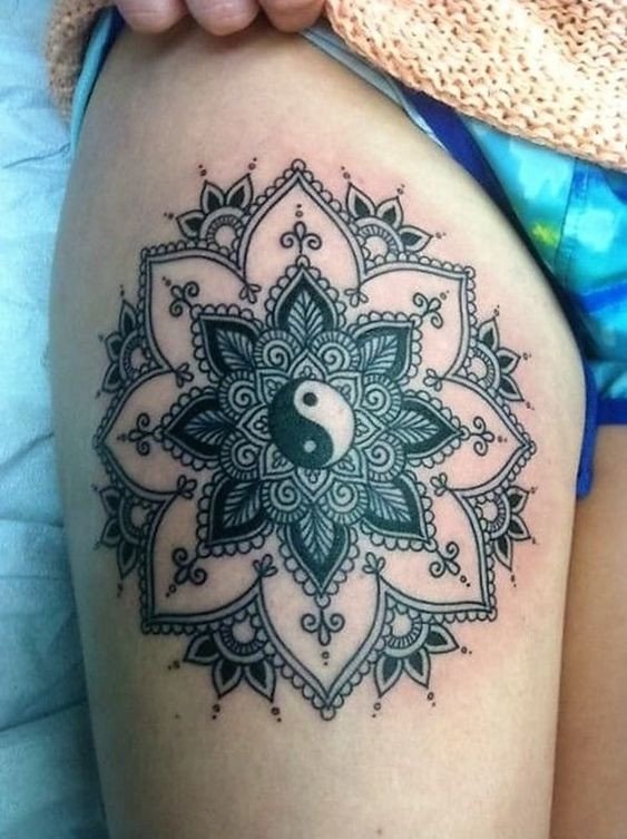 Hoa văn Mandala phức tạp được kết hợp tinh tế với biểu tượng Thái Cực