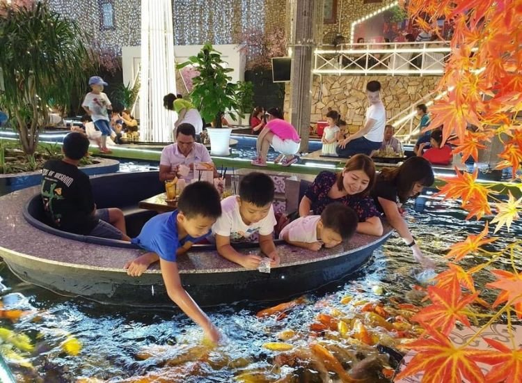 Koi Skylight Coffee có không gian thoáng mát, thu hút giới trẻ ở Quận 6