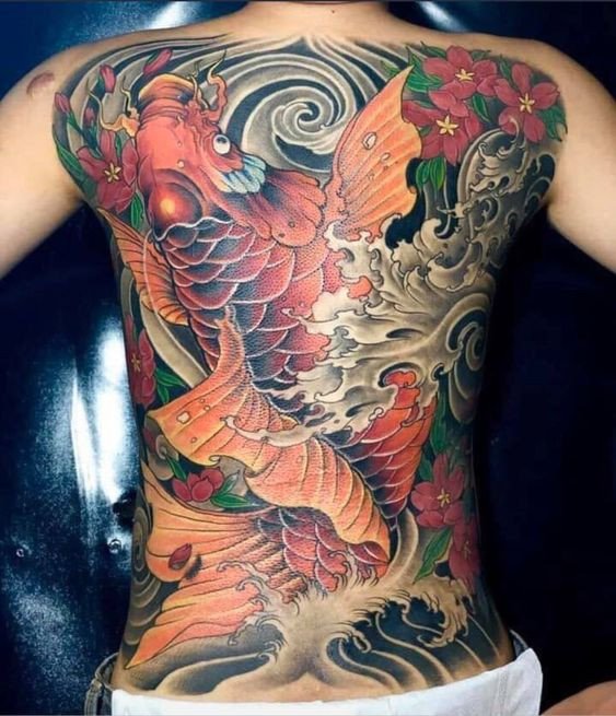 Mẫu hình xăm Cá chép màu sắc rực rỡ kín hết lưng