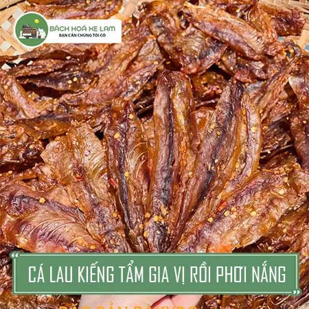 Quá trình phơi khô cá dọn bể dưới nắng giúp thịt cá đạt được độ dẻo thơm ngon