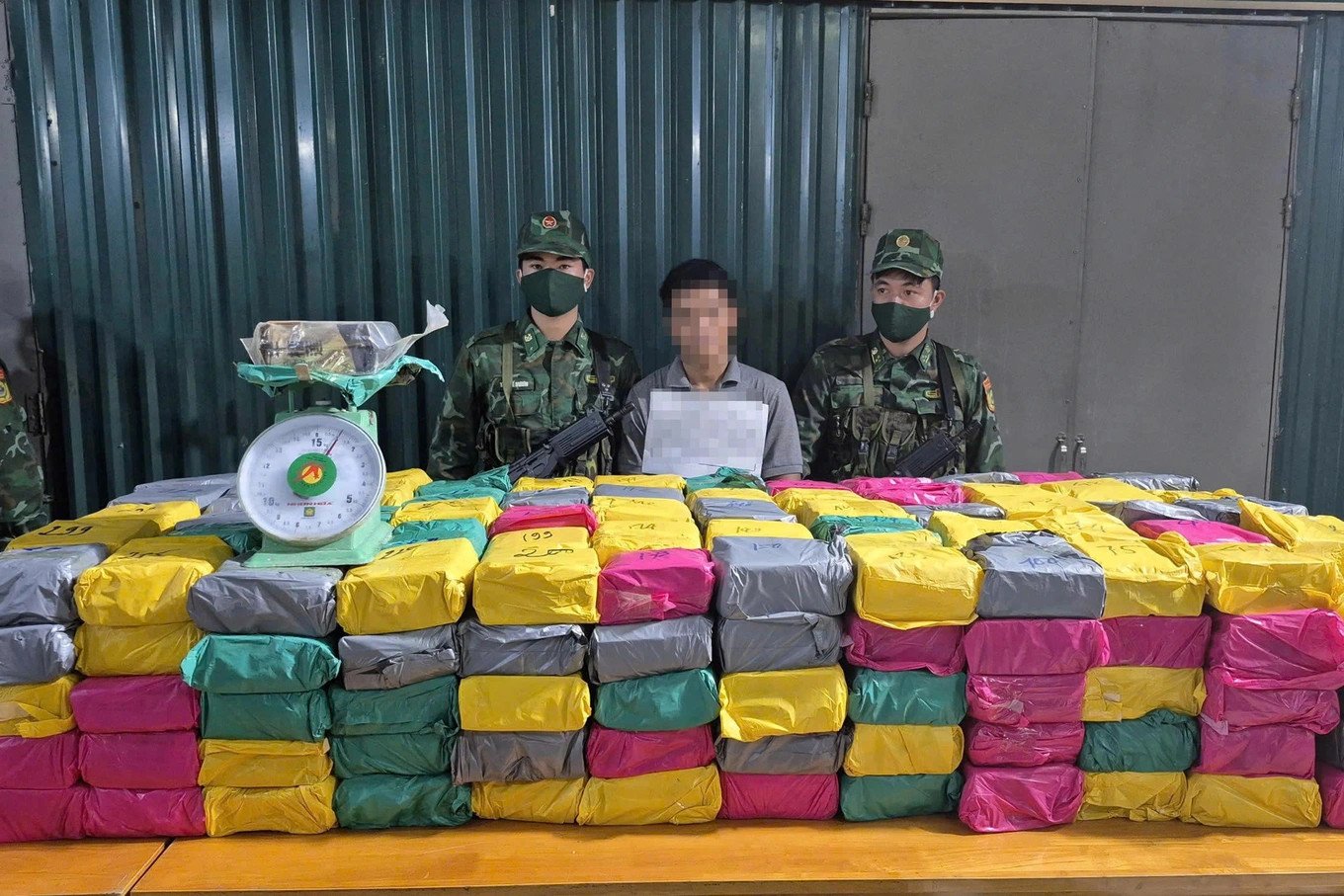 Thức ăn cho cá