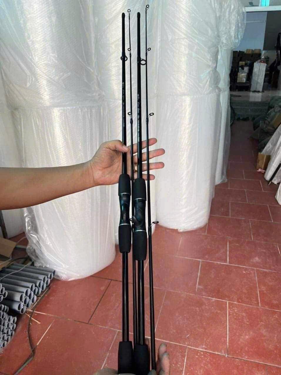 Cần thủ câu cá tra tại khu vực tự nhiên ở TPHCM