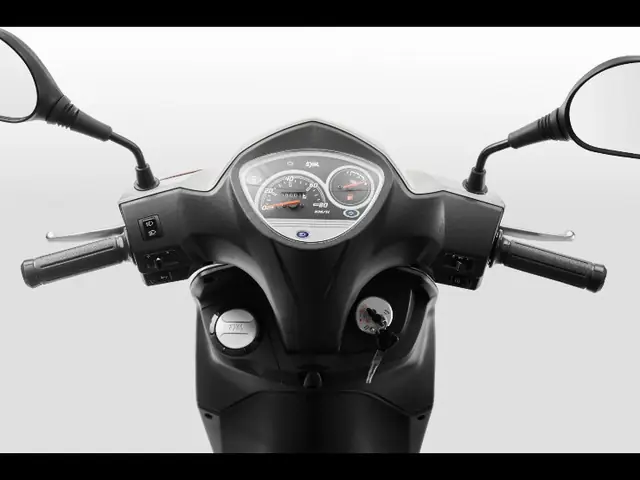 Bên Cạnh Thiết Kế Ấn Tượng, Shark 50 Còn Có Động Cơ Mạnh Mẽ Và Các Trang Bị Tốt Cho Nhu Cầu Di Chuyển Hàng Ngày.