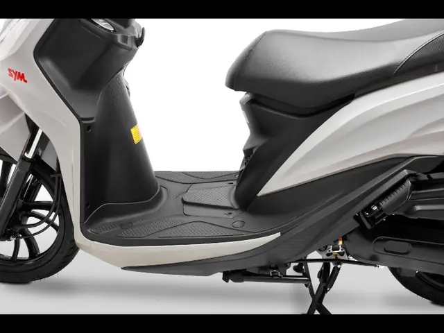 Bên Cạnh Thiết Kế Ấn Tượng, Shark 50 Còn Có Động Cơ Mạnh Mẽ Và Các Trang Bị Tốt Cho Nhu Cầu Di Chuyển Hàng Ngày.