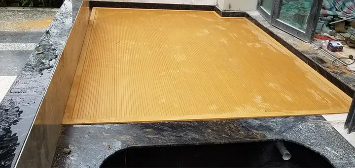 Lắp Bể Cá Koi Bằng Sàn Gỗ Ngoài Trời