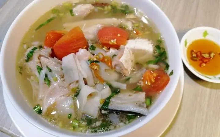 10. Canh Cá Bã Trầu Nấu Măng Chua