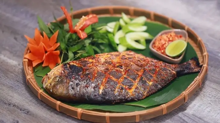 Cá Chim Trắng Nướng Muối Ớt