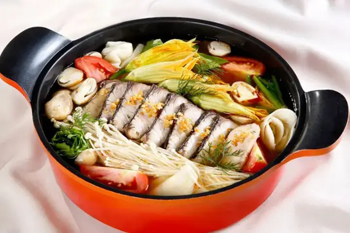 Nguồn Thức Ăn Chính Khi Nuôi Trong Bể Thuỷ Sinh