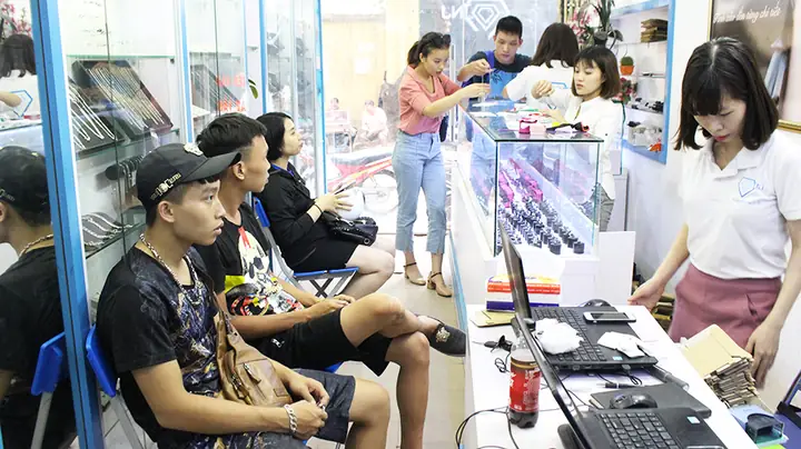 Quy Trình Thiết Kế Và Sản Xuất Dây Chuyền Bạc Nữ Mặt Cá Heo Tại Trang Sức Tnj