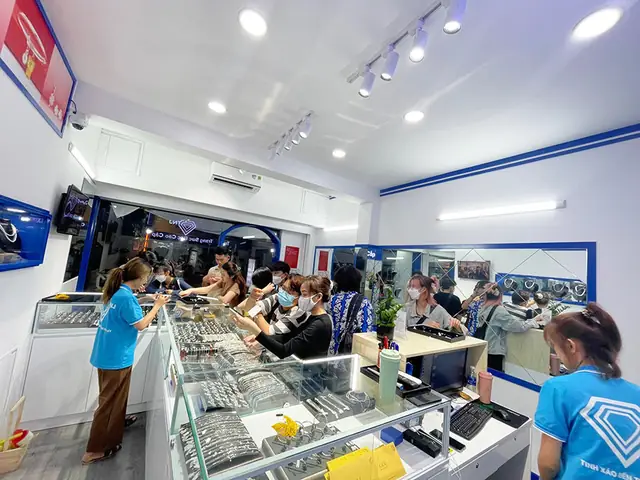 Quy Trình Thiết Kế Và Sản Xuất Dây Chuyền Bạc Nữ Mặt Cá Heo Tại Trang Sức Tnj