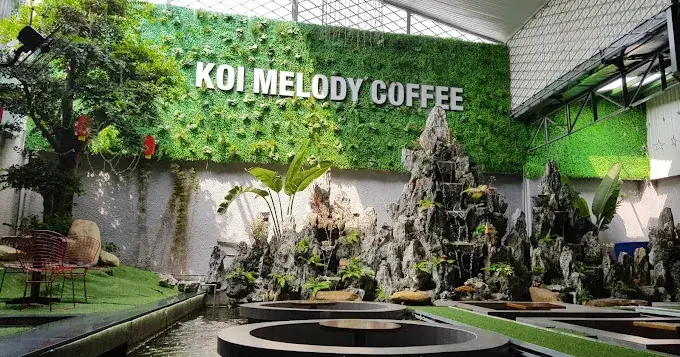Trải Nghiệm Không Gian Thoáng Mát Của Quán Cafe Cá Koi Lê Trọng Tấn