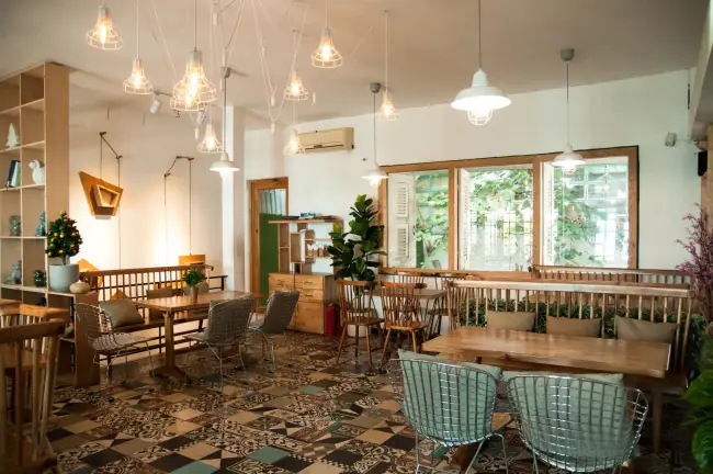 Oromia Coffee - Quán Cafe Cá Koi Đẹp Ở Quận 3