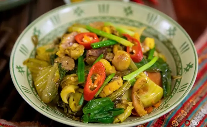 Lòng Cá Lăng Xào Dưa – Món Đưa Cơm Dân Dã