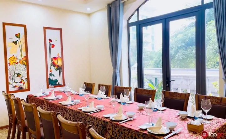 Không Gian Sang Trọng, Gần Gũi Tự Nhiên