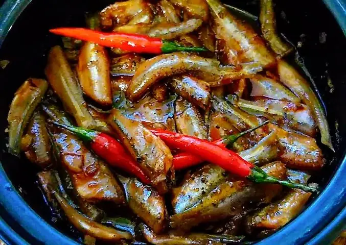 Nếu Có Dịp Đến Với Thác Đá Hàn, Du Khách Có Thể Đặt Cá Lòng Tong Kho Tiêu Chính Là Một Món Ăn Dân Dã Mang Đậm Bản Sắc Ẩm Thực Của Mảnh Đất Nơi Đây.