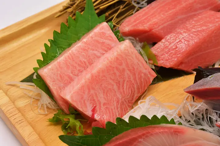 Cách Chọn Sushi Cá Ngừ Vây Xanh Đúng Điệu