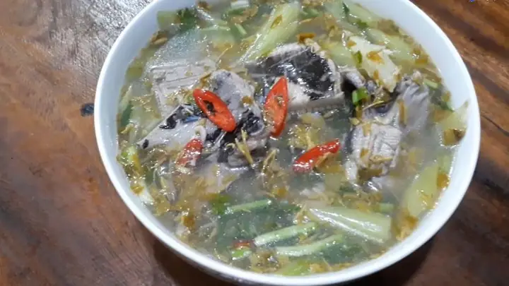 Canh Chua Cá Đuối Lá Me Non