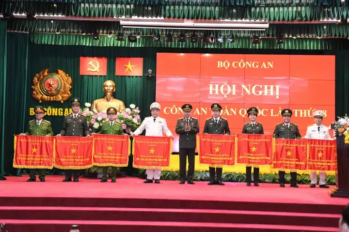 Thông Tin Cơ Bản Về Cao Quý Cá Cảnh