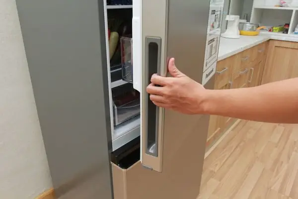 Quên Đóng Cửa Tủ Lạnh Hoặc Đóng Chưa Khít
