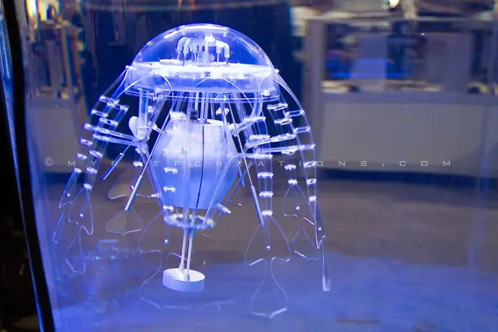 Triển Lãm Sứa Robot & Orphek Cho Dự Án Người Máy Festo
