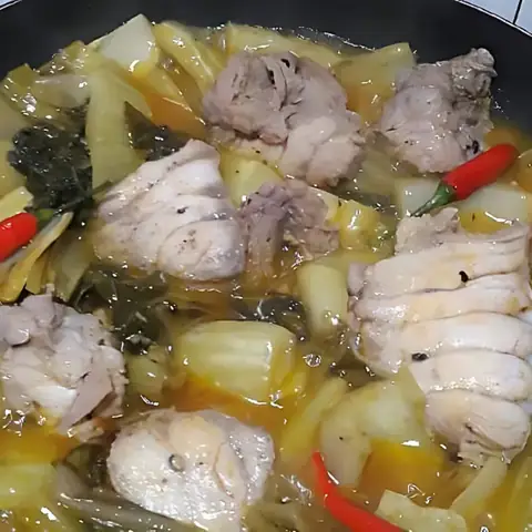 Lườn Cá Cờ Kho Dưa Cải Chua