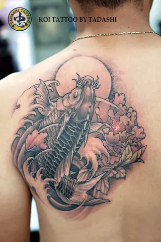 Hình Xăm Cá Chép Hóa Rồng Ở Lưng