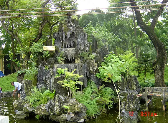Anh Thành Ở Minh Khai –hà Nội Là Người Rất Đam Mê Non Bộ, Khi Anh Lên Kế Họach Tự Làm Một Tiểu Cảnh Nhỏ Có Cả Thác Nước Để Thưởng Thức Thì Gặp Phải Trở Ngại Nhỏ: Anh Chưa Có Kinh Nghiệm Trong Việc Chọn Mua Các Loại Máy Bơm Nước (như Xuất Xứ,giá Cả, Cách Lắp Đặt Thẩm Mỹ Và Hiệu Quả Ra Sao V.v)