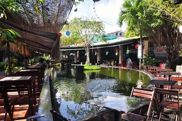 Top Những Quán Cafe Cá Koi Đẹp Nhất Tại Việt Nam