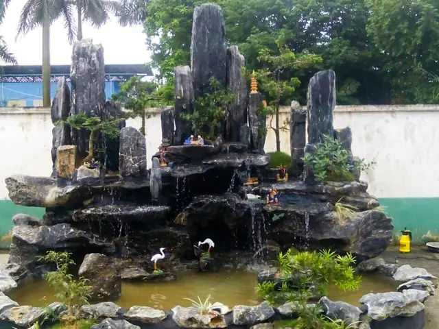 Giới Thiệu Về Bể Cá Với Tiểu Cảnh Hòn Non Bộ