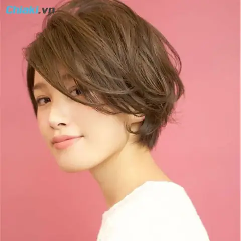 Tóc Pixie Tạo Kiểu Với Mái Xéo