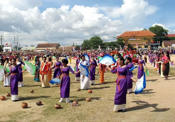 Viet Nam Co Tuong Dai Ca Basa Nam O Tinh Nao