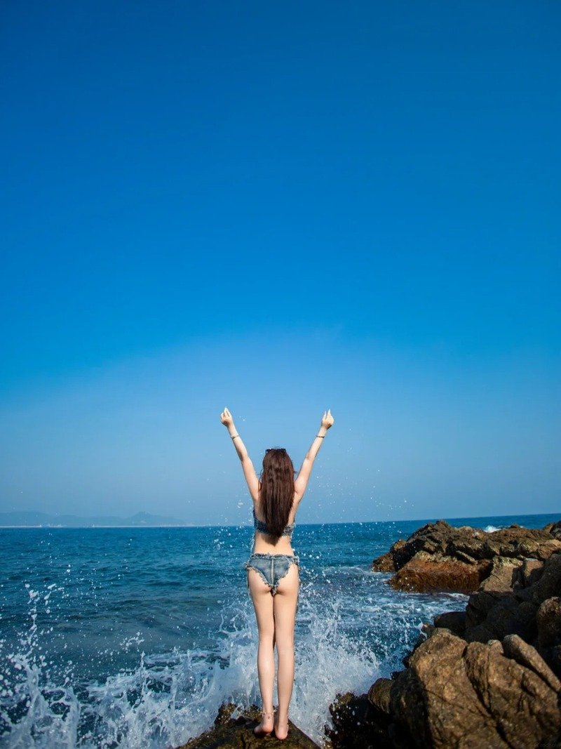 ảnh gái mặc bikini che mặt 22