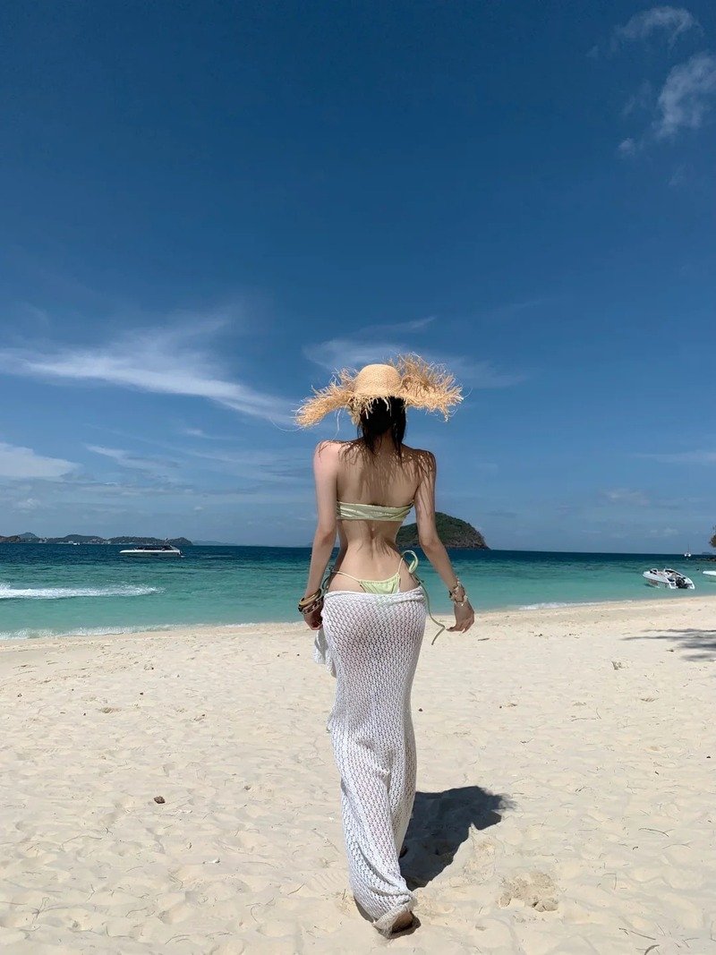 ảnh gái mặc bikini che mặt 25