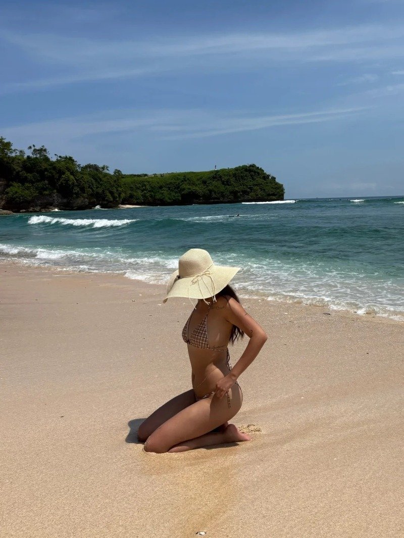 ảnh gái mặc bikini che mặt 29