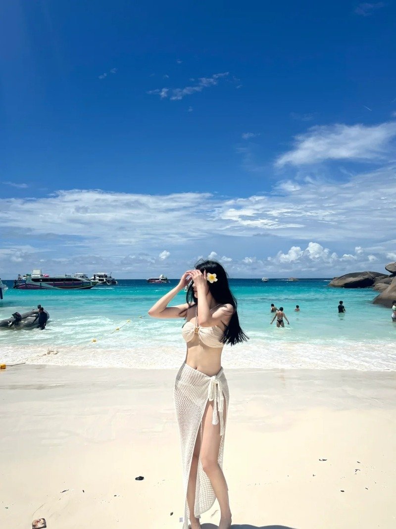 ảnh gái mặc bikini che mặt 3