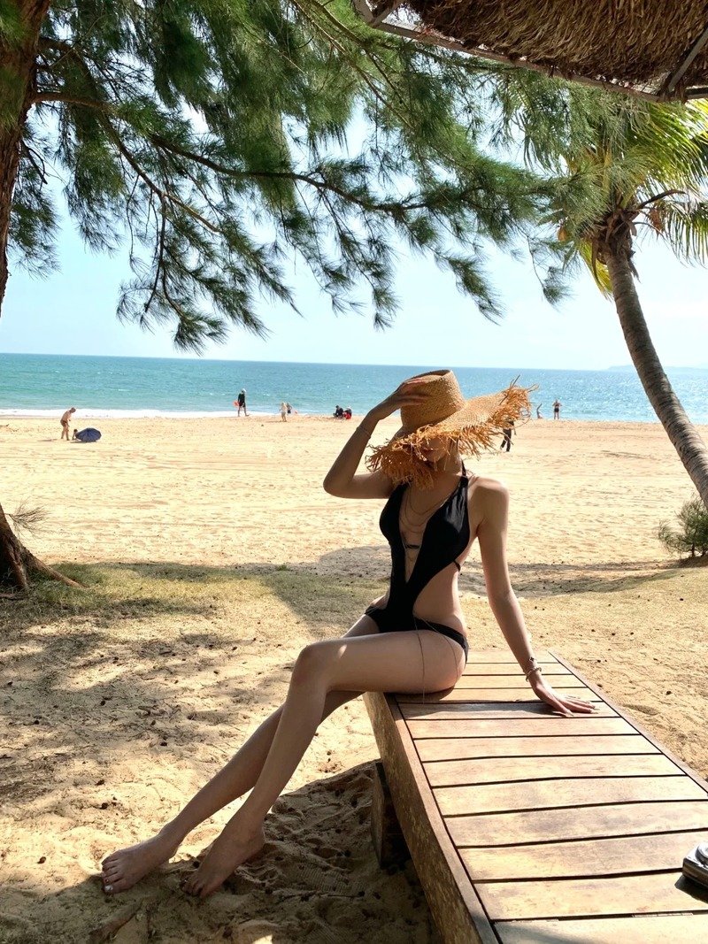 ảnh gái mặc bikini che mặt 8