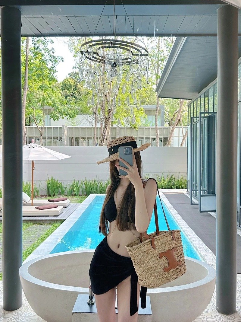 ảnh gái mặc bikini đen 10