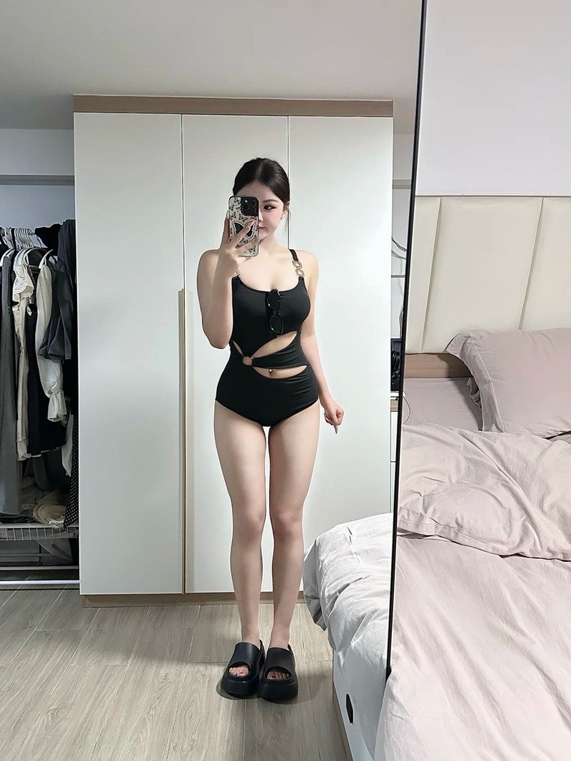 ảnh gái mặc bikini đen 12