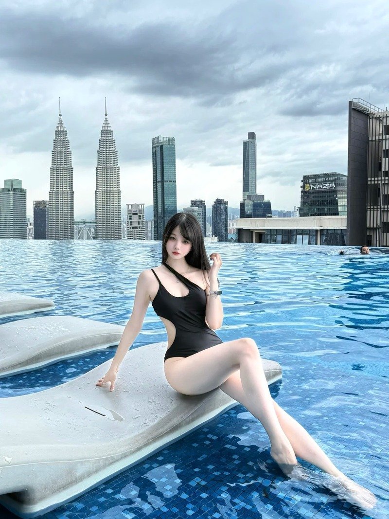 ảnh gái mặc bikini đen 16