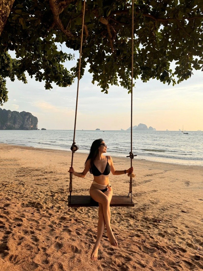 ảnh gái mặc bikini đen 24