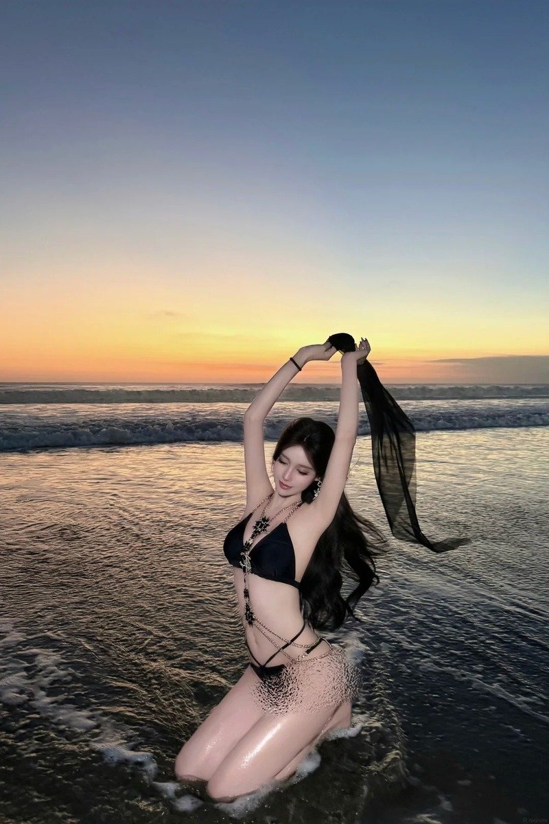 ảnh gái mặc bikini đen 29