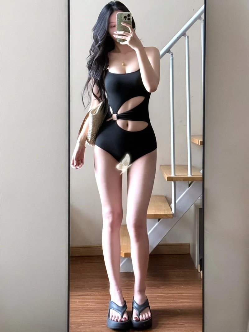 ảnh gái mặc bikini đen 38
