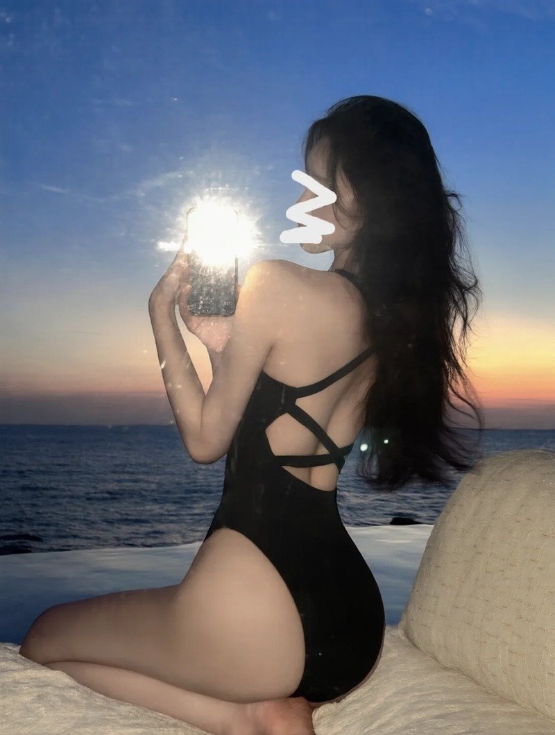ảnh gái mặc bikini đen 4