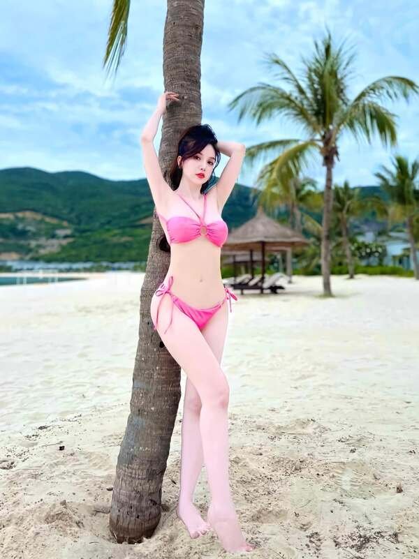 ảnh gái xinh bikini biển 13
