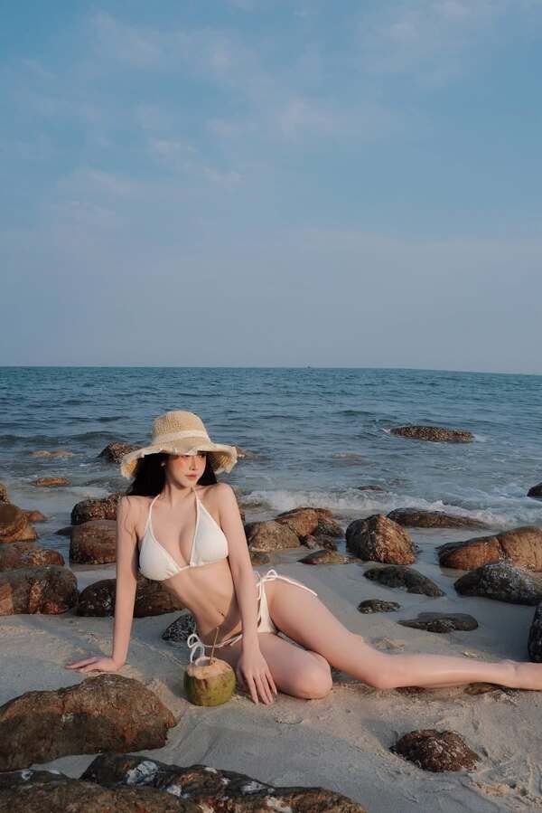 ảnh gái xinh bikini biển 28