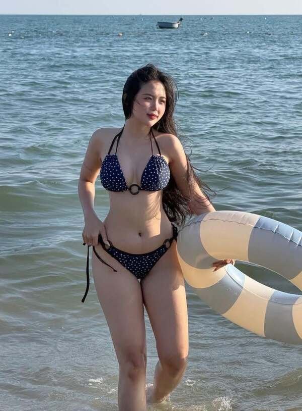 ảnh gái xinh bikini biển 5