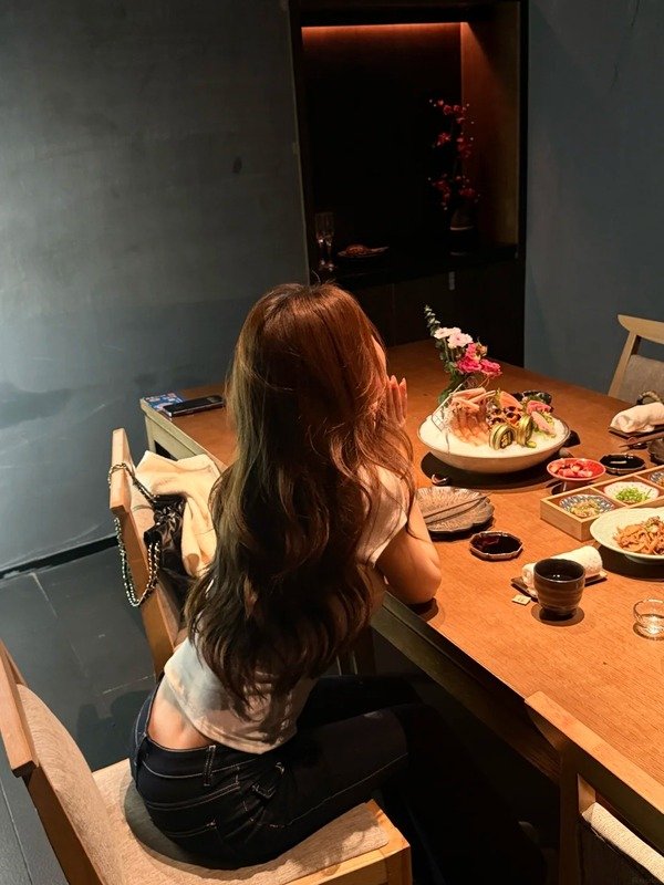 ảnh gái xinh che mặt 14