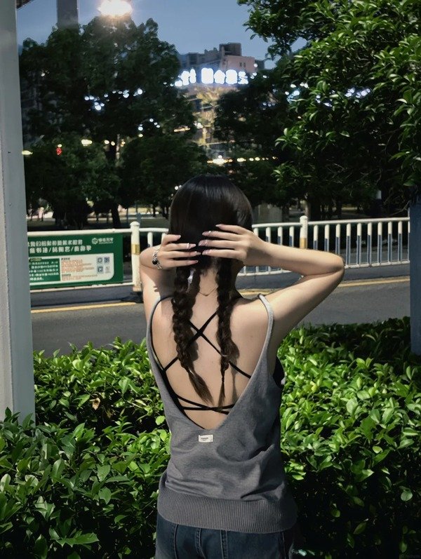 ảnh gái xinh che mặt 2012 12